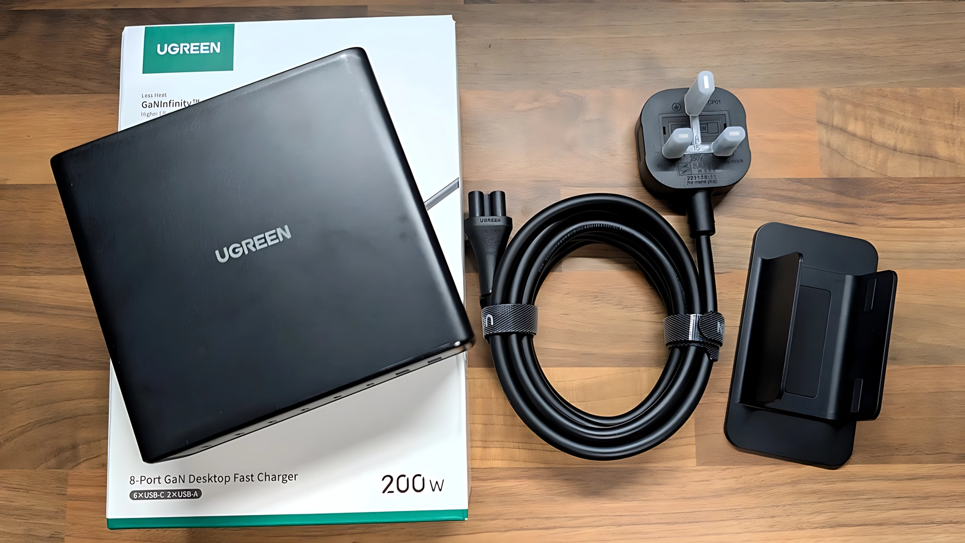 UGREEN 200W Charger Thumbnail
